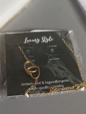 Gold Interlocking Rings Necklace